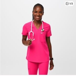 🩺 Figs Caterina one pocket top in Shocking Pink XXL